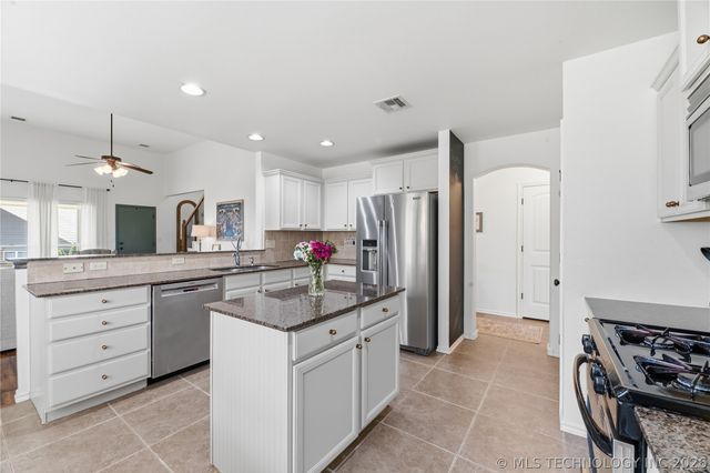 3009 Lincoln Road, Bartlesville, OK 74006