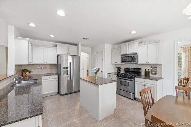3009 Lincoln Road, Bartlesville, OK 74006