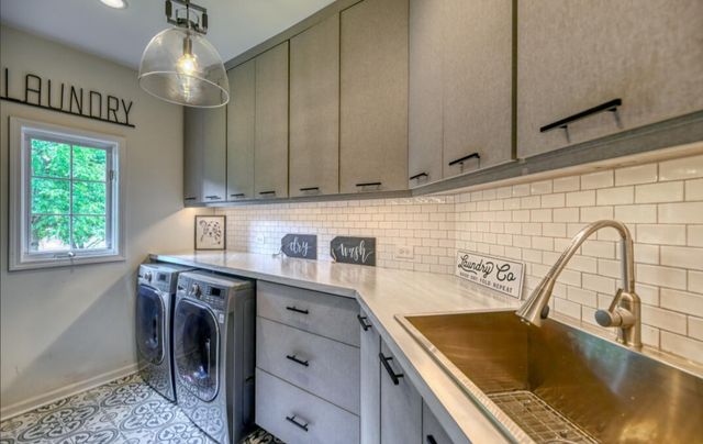 203 Settlers Court, Naperville, IL 60565