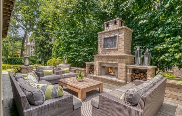 203 Settlers Court, Naperville, IL 60565