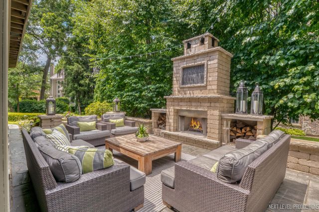 203 Settlers Court, Naperville, IL 60565