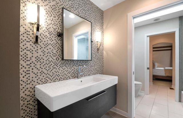 203 Settlers Court, Naperville, IL 60565