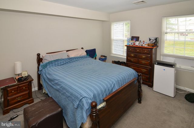 91 PINEWOOD DR, Hamilton, NJ 08690