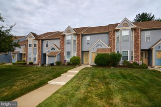 91 PINEWOOD DR, Hamilton, NJ 08690