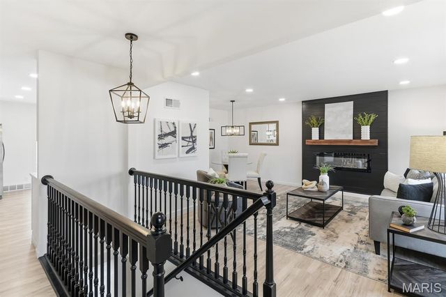 812 Camborne Drive, St Louis, MO 63125