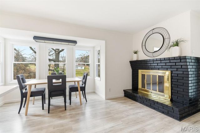 812 Camborne Drive, St Louis, MO 63125