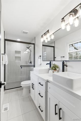 812 Camborne Drive, St Louis, MO 63125