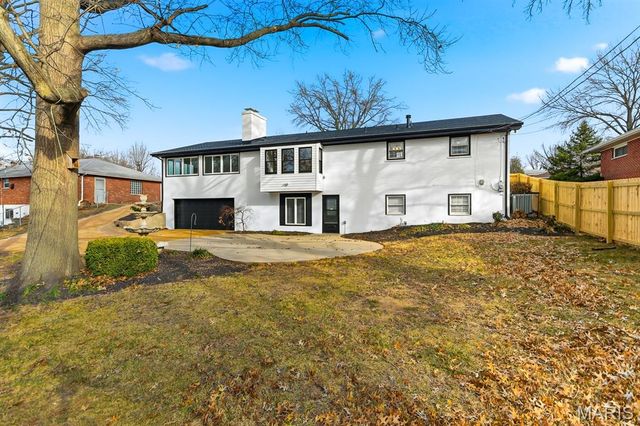 812 Camborne Drive, St Louis, MO 63125