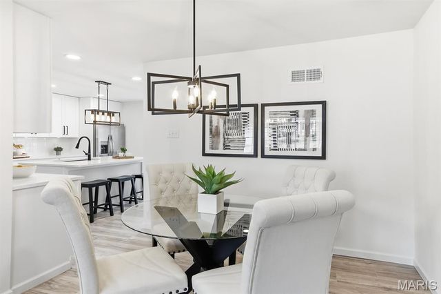 812 Camborne Drive, St Louis, MO 63125