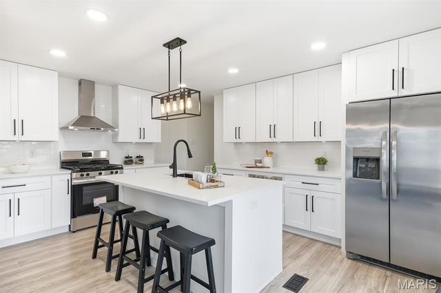 812 Camborne Drive, St Louis, MO 63125