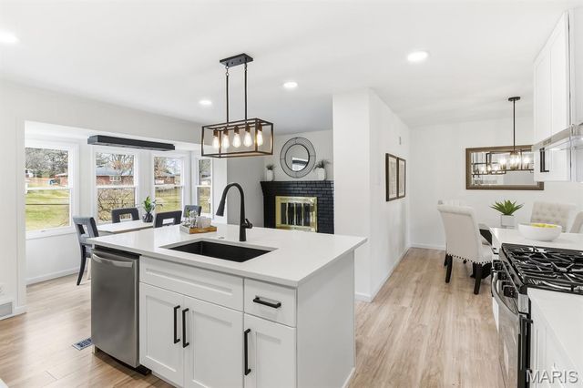 812 Camborne Drive, St Louis, MO 63125