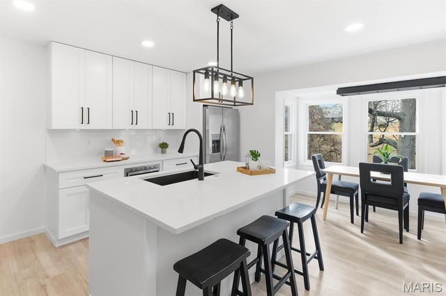 812 Camborne Drive, St Louis, MO 63125