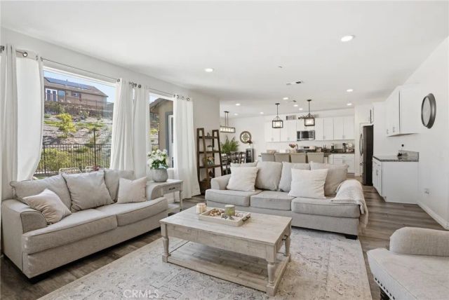 18153 Meridian, Saugus, CA 91350