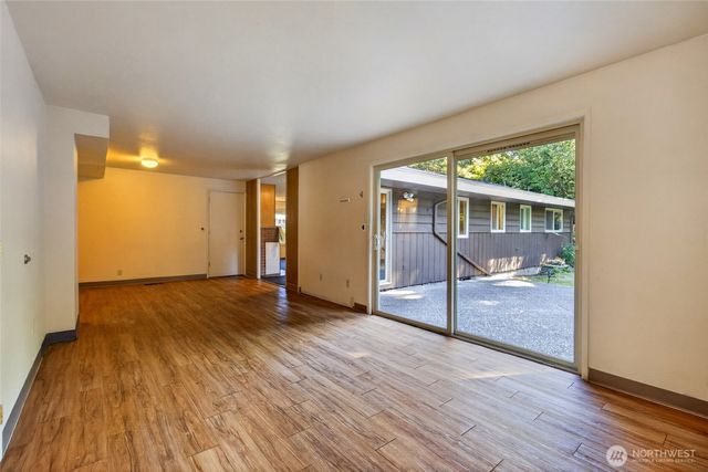 3327 NE 190th Street, Lake Forest Park, WA 98155