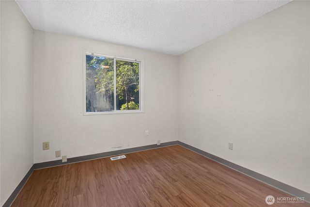 3327 NE 190th Street, Lake Forest Park, WA 98155