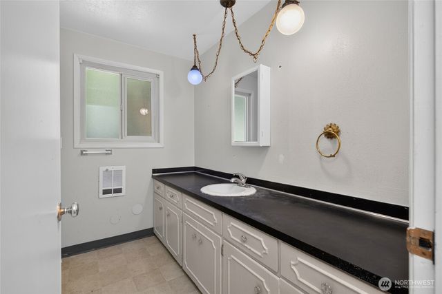 3327 NE 190th Street, Lake Forest Park, WA 98155