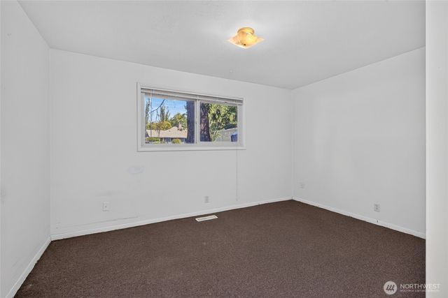 3327 NE 190th Street, Lake Forest Park, WA 98155