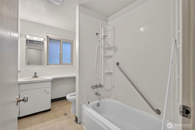 3327 NE 190th Street, Lake Forest Park, WA 98155