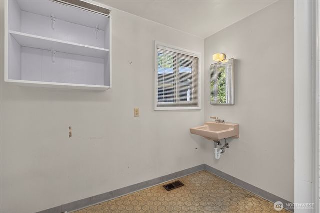 3327 NE 190th Street, Lake Forest Park, WA 98155
