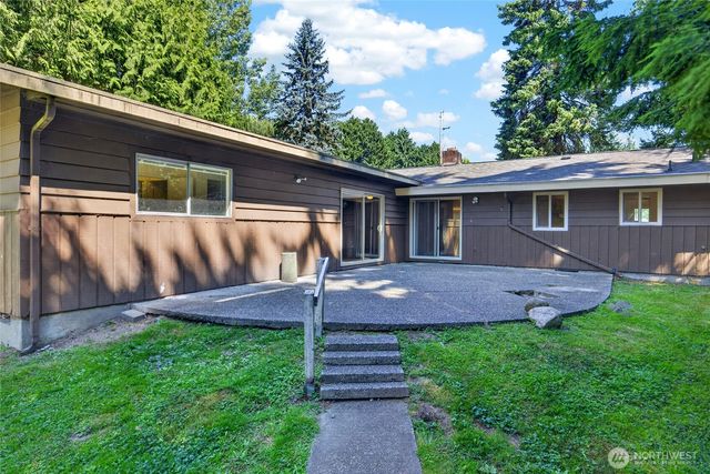 3327 NE 190th Street, Lake Forest Park, WA 98155
