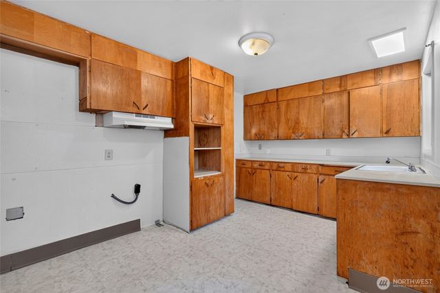 3327 NE 190th Street, Lake Forest Park, WA 98155