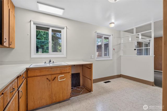 3327 NE 190th Street, Lake Forest Park, WA 98155