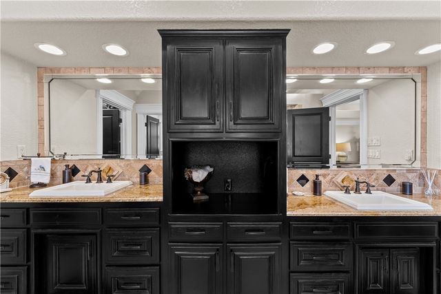 3901 NE Cadbury Avenue, Bentonville, AR 72712