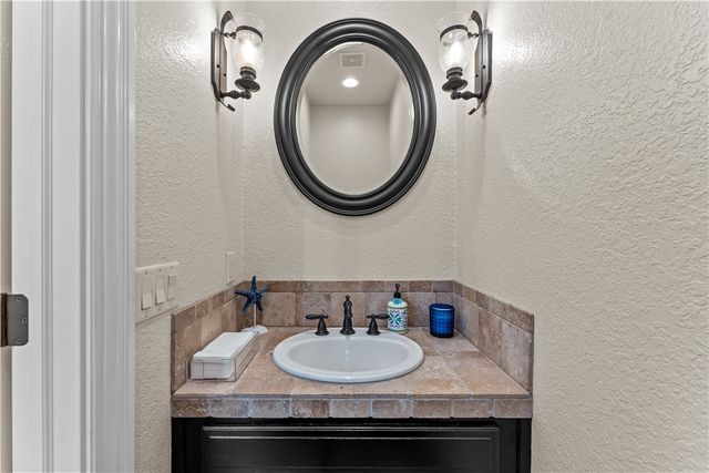 3901 NE Cadbury Avenue, Bentonville, AR 72712