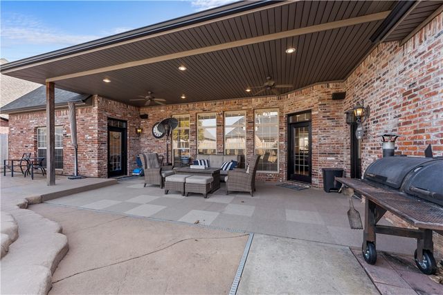 3901 NE Cadbury Avenue, Bentonville, AR 72712