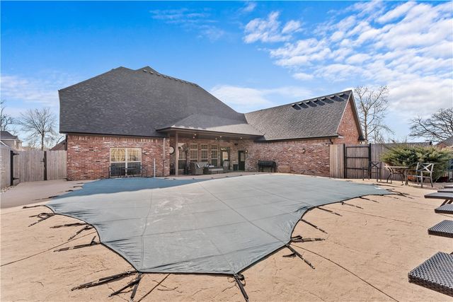 3901 NE Cadbury Avenue, Bentonville, AR 72712