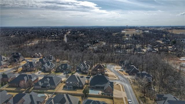3901 NE Cadbury Avenue, Bentonville, AR 72712