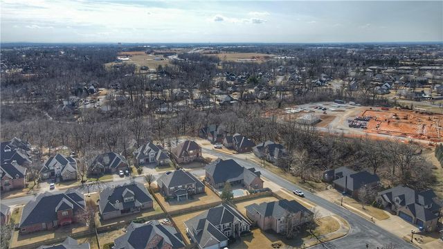 3901 NE Cadbury Avenue, Bentonville, AR 72712