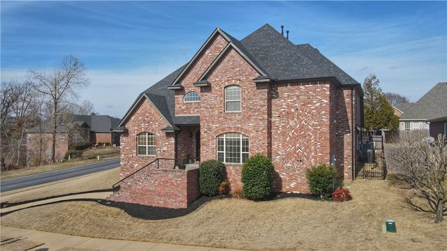 3901 NE Cadbury Avenue, Bentonville, AR 72712