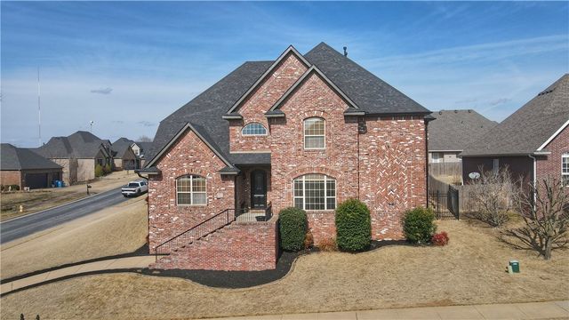 3901 NE Cadbury Avenue, Bentonville, AR 72712