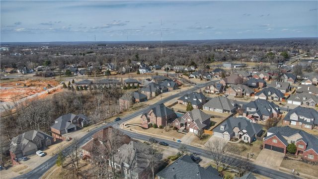 3901 NE Cadbury Avenue, Bentonville, AR 72712