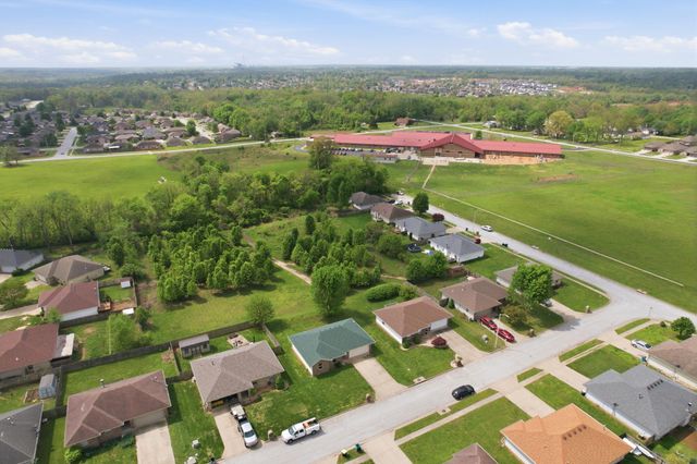 4432 W Huckleberry Street, Springfield, MO 65802
