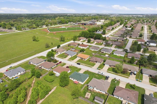 4432 W Huckleberry Street, Springfield, MO 65802