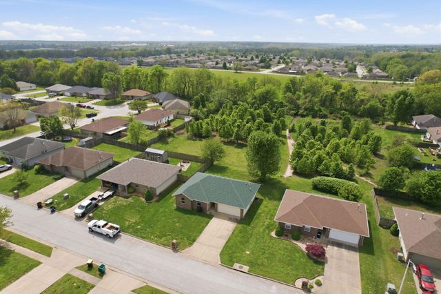 4432 W Huckleberry Street, Springfield, MO 65802