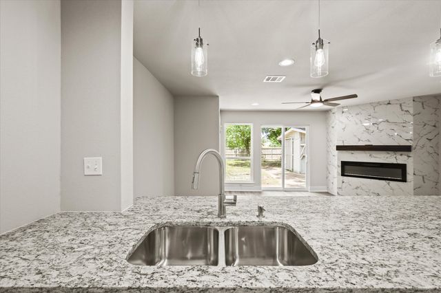 5629 Maceo Lane, Fort Worth, TX 76112