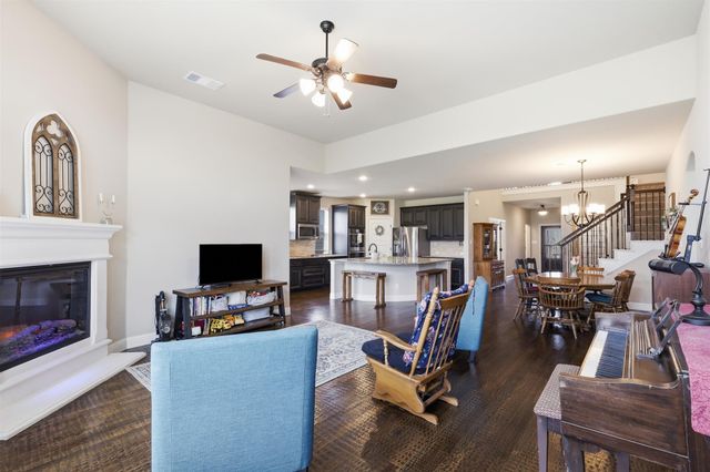 212 Lillian Lane, Waxahachie, TX 75165