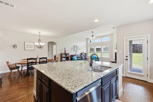212 Lillian Lane, Waxahachie, TX 75165