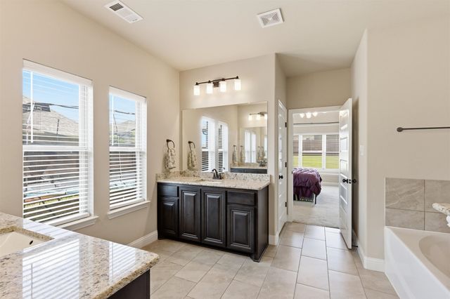 212 Lillian Lane, Waxahachie, TX 75165