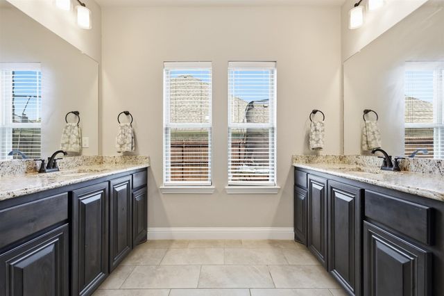 212 Lillian Lane, Waxahachie, TX 75165