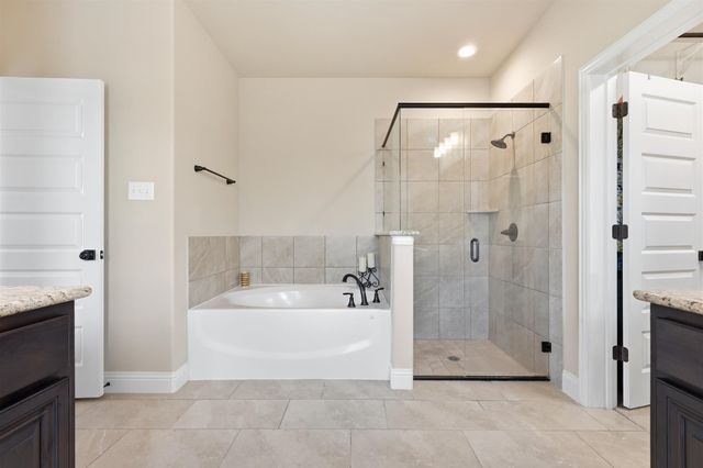 212 Lillian Lane, Waxahachie, TX 75165