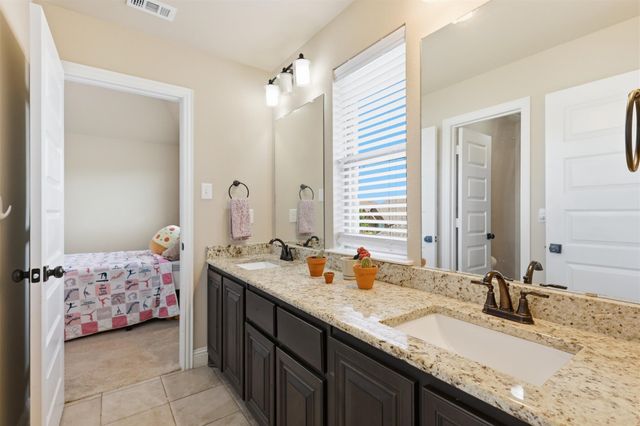 212 Lillian Lane, Waxahachie, TX 75165