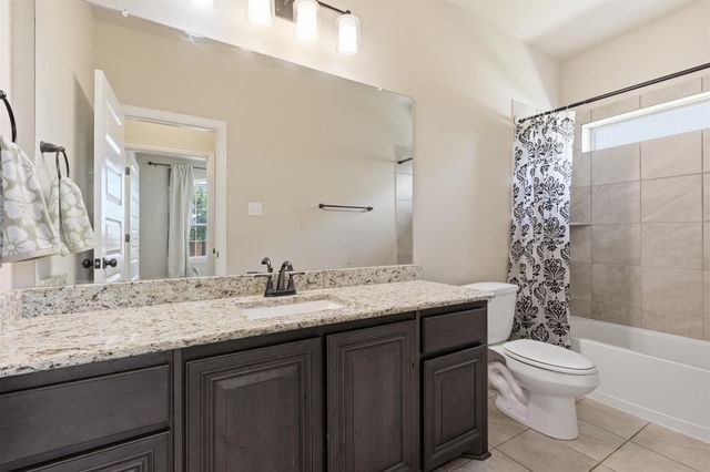 212 Lillian Lane, Waxahachie, TX 75165