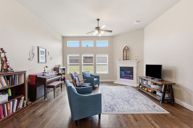 212 Lillian Lane, Waxahachie, TX 75165