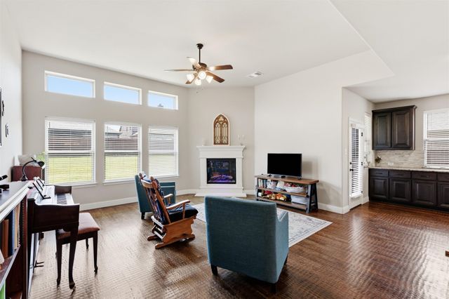 212 Lillian Lane, Waxahachie, TX 75165