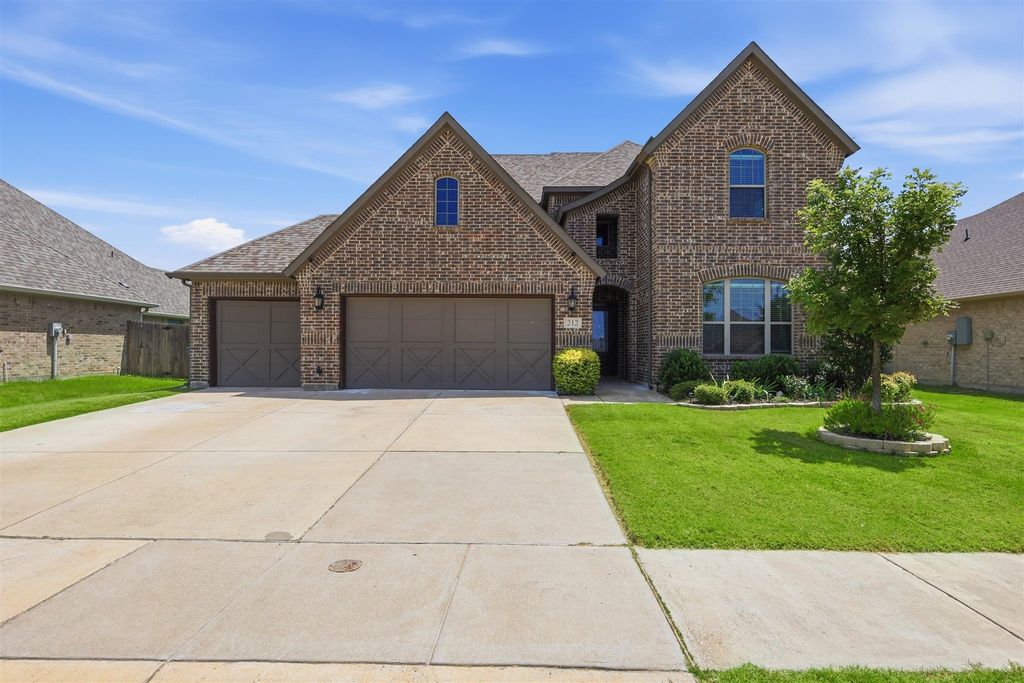 212 Lillian Lane, Waxahachie, TX 75165
