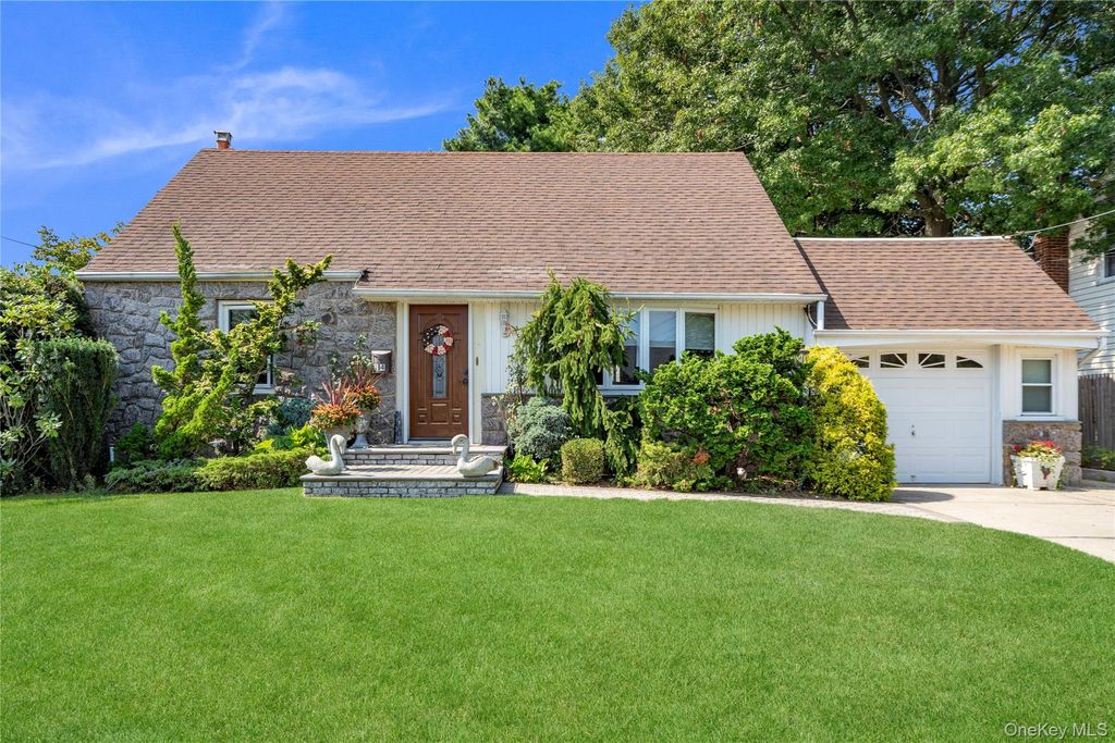 14 Mayfair Lane, Hicksville, NY 11801 — photo 3